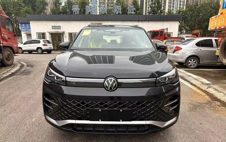 Volkswagen Tiguan, 2024 год, 6 490 000 рублей, 2 фотография