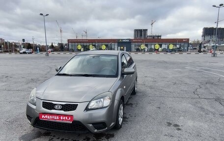 KIA Rio II, 2011 год, 650 000 рублей, 1 фотография