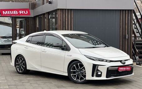 Toyota Prius IV XW50, 2018 год, 2 090 000 рублей, 1 фотография