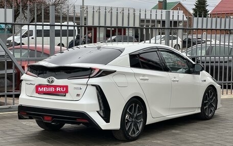 Toyota Prius IV XW50, 2018 год, 2 090 000 рублей, 7 фотография