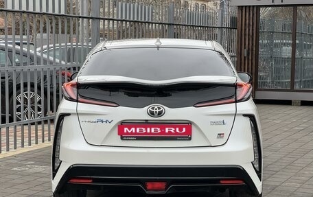 Toyota Prius IV XW50, 2018 год, 2 090 000 рублей, 6 фотография