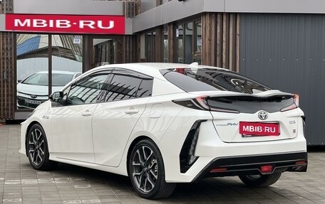 Toyota Prius IV XW50, 2018 год, 2 090 000 рублей, 5 фотография