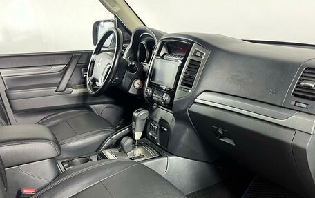 Mitsubishi Pajero IV, 2015 год, 2 875 000 рублей, 13 фотография