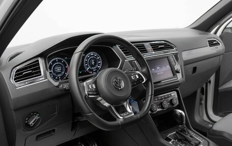 Volkswagen Tiguan II, 2017 год, 2 695 000 рублей, 13 фотография