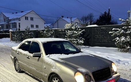 Mercedes-Benz E-Класс, 2000 год, 245 000 рублей, 3 фотография