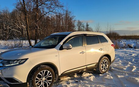 Mitsubishi Outlander III рестайлинг 3, 2017 год, 2 100 000 рублей, 1 фотография