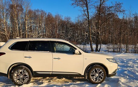 Mitsubishi Outlander III рестайлинг 3, 2017 год, 2 100 000 рублей, 7 фотография