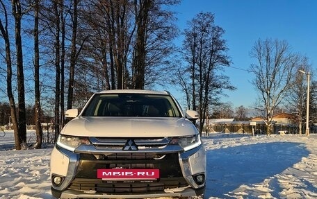 Mitsubishi Outlander III рестайлинг 3, 2017 год, 2 100 000 рублей, 9 фотография