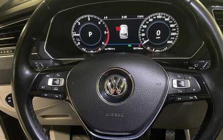 Volkswagen Tiguan II, 2017 год, 2 330 000 рублей, 12 фотография