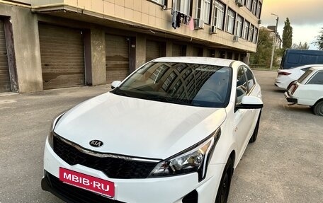 KIA Rio IV, 2020 год, 1 300 000 рублей, 2 фотография