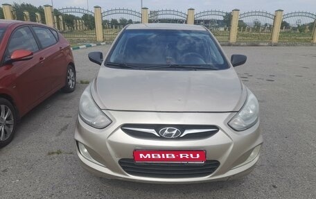 Hyundai Solaris II рестайлинг, 2012 год, 730 000 рублей, 1 фотография