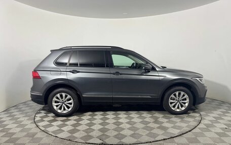 Volkswagen Tiguan II, 2021 год, 2 450 000 рублей, 4 фотография