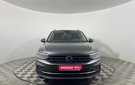 Volkswagen Tiguan II, 2021 год, 2 450 000 рублей, 2 фотография