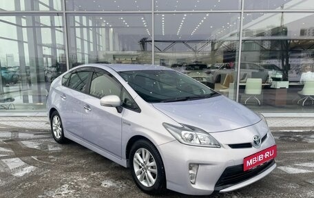 Toyota Prius, 2015 год, 1 398 000 рублей, 3 фотография