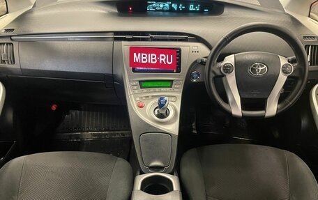 Toyota Prius, 2015 год, 1 398 000 рублей, 14 фотография