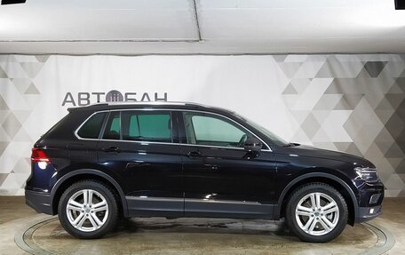 Volkswagen Tiguan II, 2018 год, 2 999 000 рублей, 6 фотография