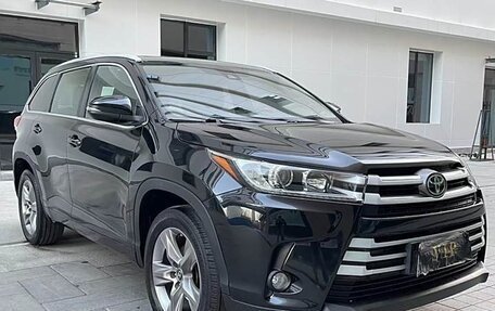 Toyota Highlander III, 2021 год, 3 100 000 рублей, 3 фотография