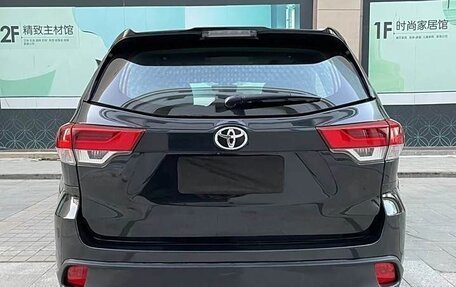 Toyota Highlander III, 2021 год, 3 100 000 рублей, 6 фотография