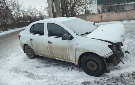 Renault Logan II, 2017 год, 350 000 рублей, 2 фотография