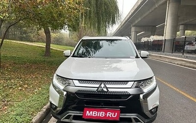 Mitsubishi Outlander III рестайлинг 3, 2020 год, 2 400 000 рублей, 1 фотография