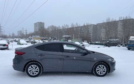 Hyundai Elantra VI рестайлинг, 2017 год, 1 050 000 рублей, 5 фотография