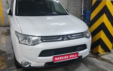 Mitsubishi Outlander III рестайлинг 3, 2014 год, 1 400 000 рублей, 1 фотография