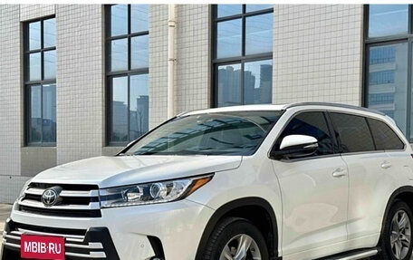 Toyota Highlander III, 2021 год, 3 740 000 рублей, 1 фотография