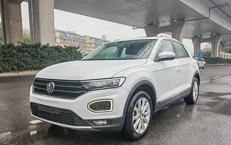 Volkswagen T-Roc I, 2021 год, 1 840 000 рублей, 1 фотография