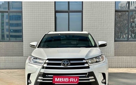 Toyota Highlander III, 2021 год, 3 740 000 рублей, 2 фотография