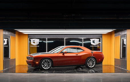 Dodge Challenger III рестайлинг 2, 2020 год, 4 950 000 рублей, 1 фотография