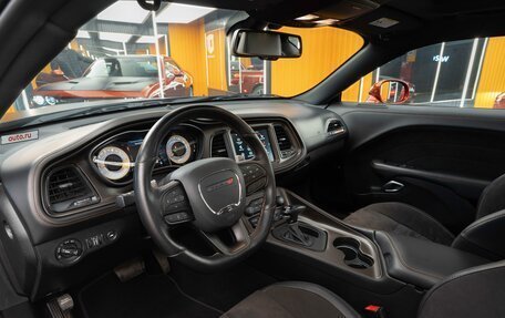 Dodge Challenger III рестайлинг 2, 2020 год, 4 950 000 рублей, 13 фотография