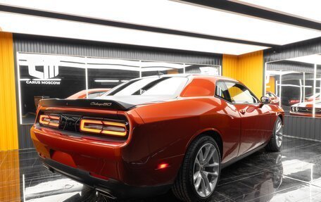 Dodge Challenger III рестайлинг 2, 2020 год, 4 950 000 рублей, 24 фотография