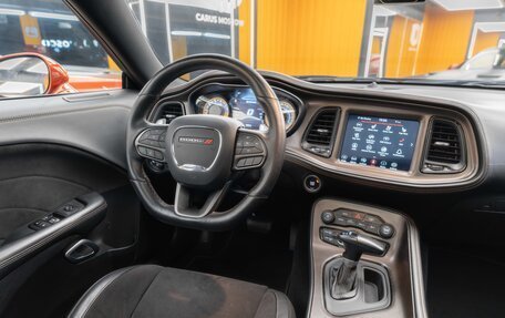 Dodge Challenger III рестайлинг 2, 2020 год, 4 950 000 рублей, 29 фотография