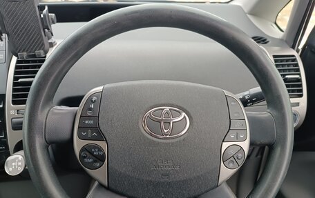 Toyota Prius, 2011 год, 990 000 рублей, 9 фотография