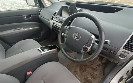 Toyota Prius, 2011 год, 990 000 рублей, 8 фотография