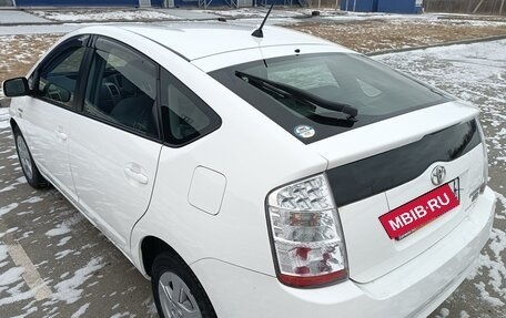 Toyota Prius, 2011 год, 990 000 рублей, 4 фотография