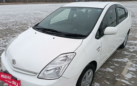 Toyota Prius, 2011 год, 990 000 рублей, 2 фотография