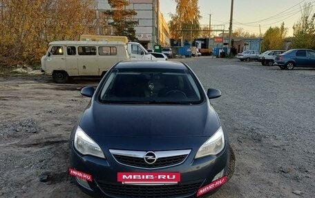 Opel Astra J, 2011 год, 685 000 рублей, 2 фотография