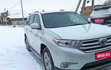 Toyota Highlander III, 2012 год, 2 220 000 рублей, 1 фотография