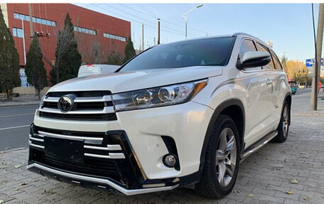 Toyota Highlander III, 2021 год, 3 620 000 рублей, 2 фотография