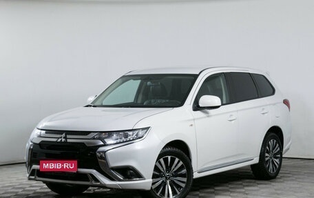 Mitsubishi Outlander III рестайлинг 3, 2022 год, 2 990 000 рублей, 1 фотография