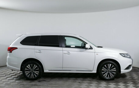 Mitsubishi Outlander III рестайлинг 3, 2022 год, 2 990 000 рублей, 4 фотография