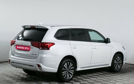 Mitsubishi Outlander III рестайлинг 3, 2022 год, 2 990 000 рублей, 5 фотография