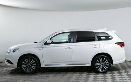 Mitsubishi Outlander III рестайлинг 3, 2022 год, 2 990 000 рублей, 8 фотография