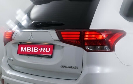 Mitsubishi Outlander III рестайлинг 3, 2022 год, 2 990 000 рублей, 19 фотография