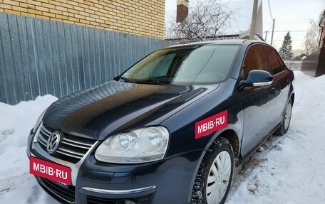 Volkswagen Jetta VI, 2010 год, 700 000 рублей, 2 фотография