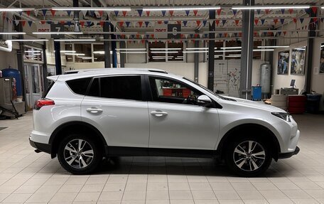 Toyota RAV4, 2018 год, 2 600 000 рублей, 5 фотография