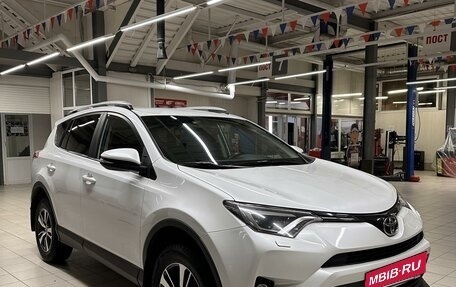 Toyota RAV4, 2018 год, 2 600 000 рублей, 3 фотография