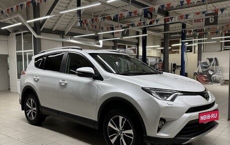 Toyota RAV4, 2018 год, 2 600 000 рублей, 9 фотография