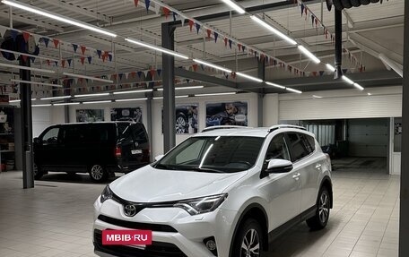 Toyota RAV4, 2018 год, 2 600 000 рублей, 2 фотография